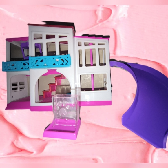 Barbie Pet Dreamhouse 2-Sided Playset - Picture 1 of 3